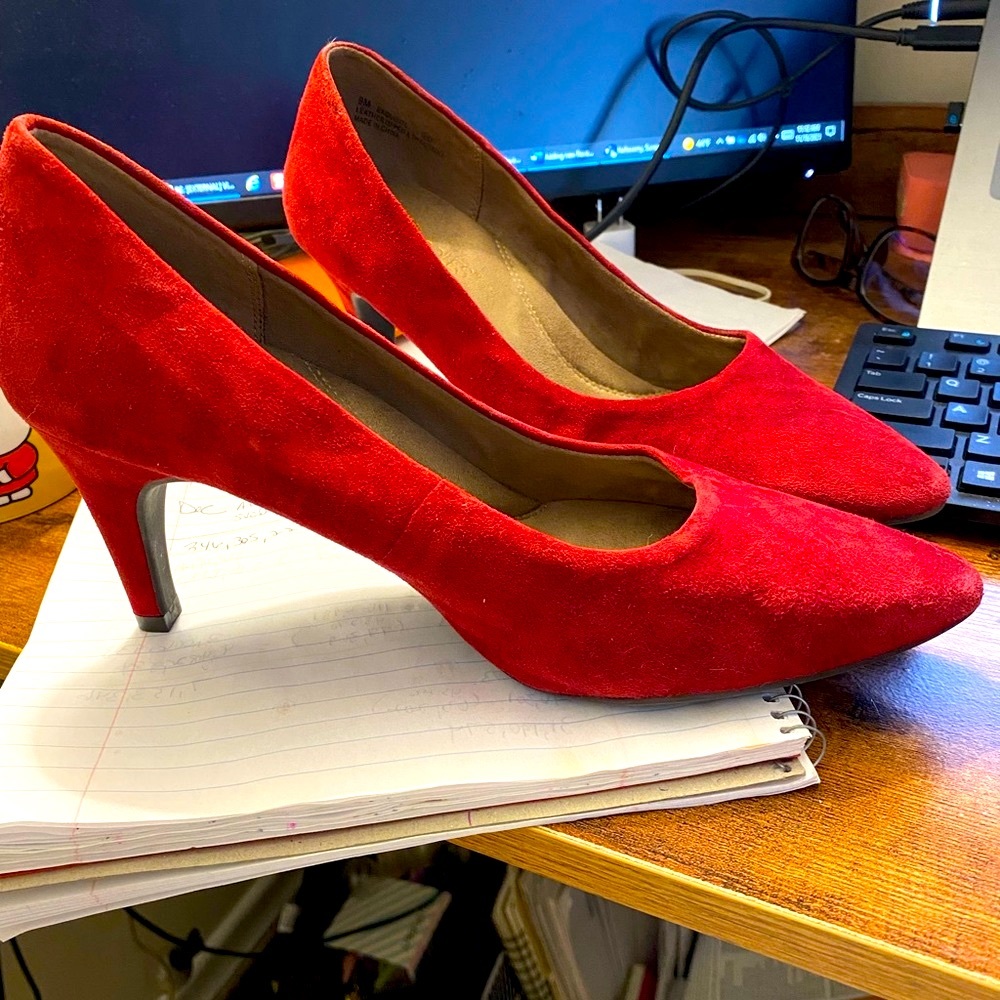 Areosoles suede heels